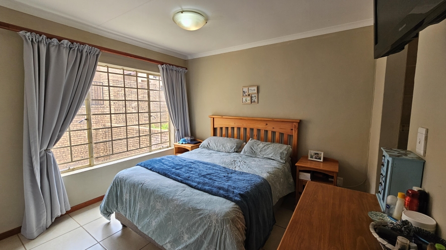 2 Bedroom Property for Sale in The Wilds Gauteng