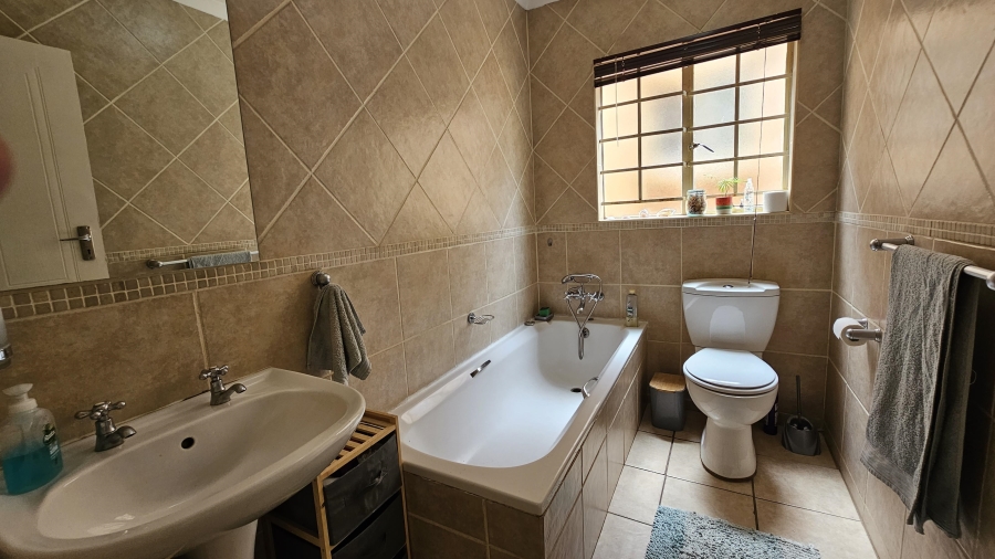 2 Bedroom Property for Sale in The Wilds Gauteng