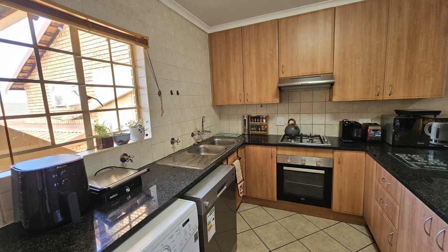 2 Bedroom Property for Sale in The Wilds Gauteng