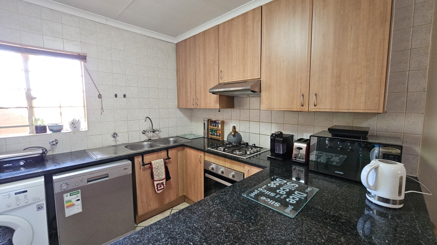 2 Bedroom Property for Sale in The Wilds Gauteng