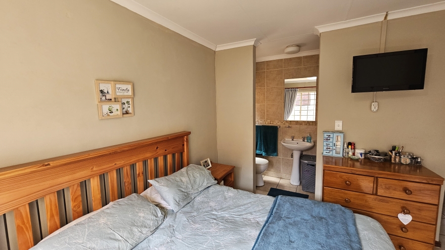 2 Bedroom Property for Sale in The Wilds Gauteng