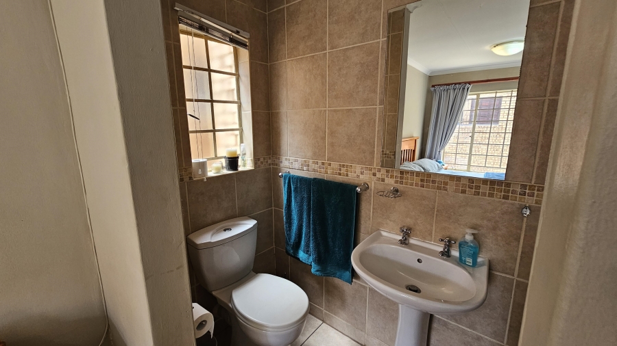 2 Bedroom Property for Sale in The Wilds Gauteng