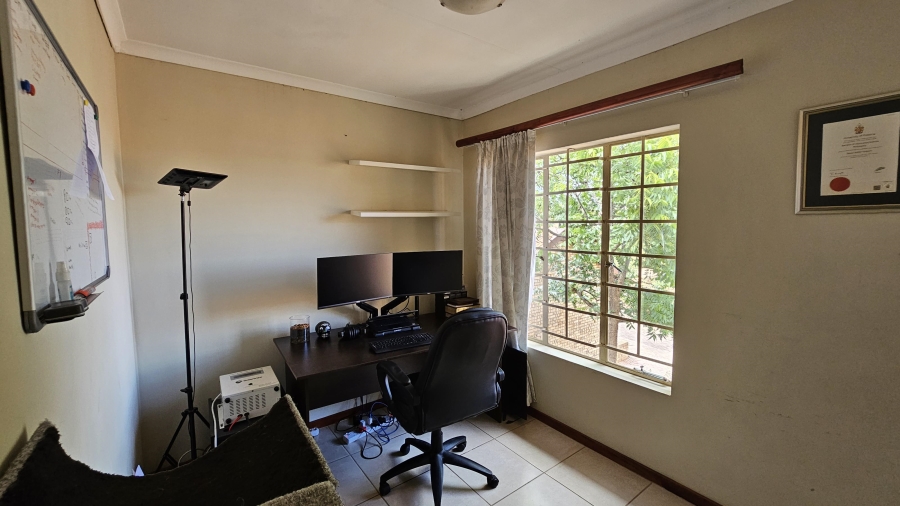 2 Bedroom Property for Sale in The Wilds Gauteng