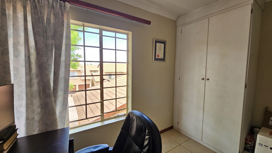 2 Bedroom Property for Sale in The Wilds Gauteng