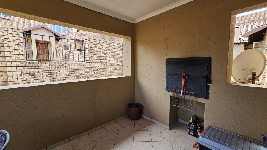 2 Bedroom Property for Sale in The Wilds Gauteng