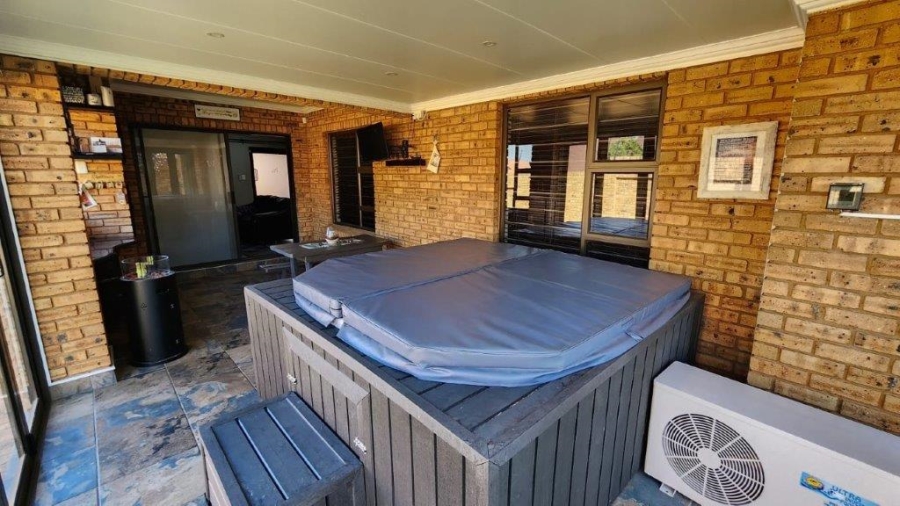 3 Bedroom Property for Sale in New Redruth Gauteng