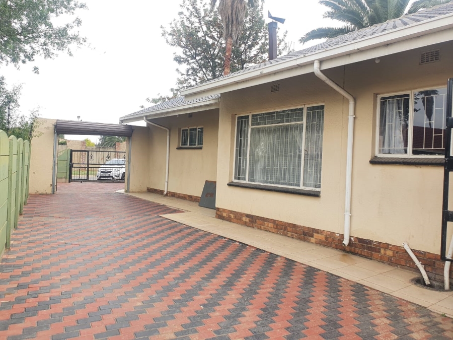 To Let 3 Bedroom Property for Rent in Dalpark Gauteng