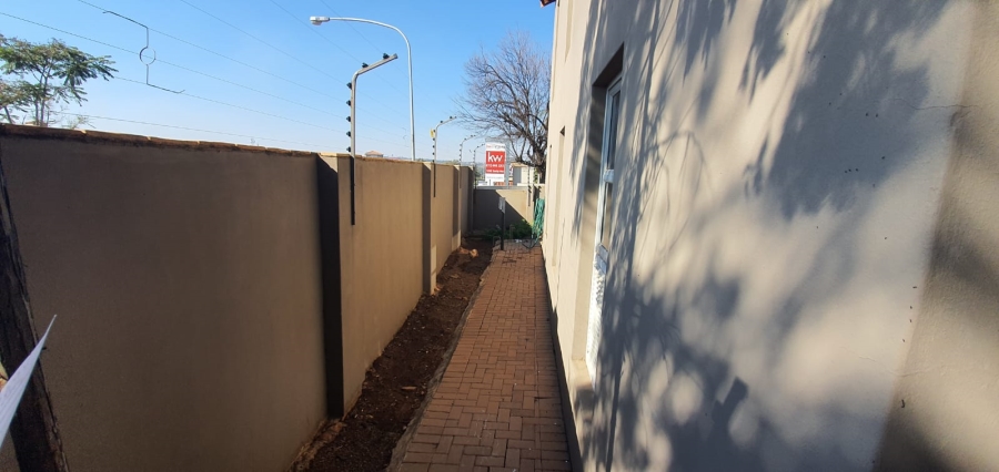 To Let commercial Property for Rent in Eldoraigne Gauteng