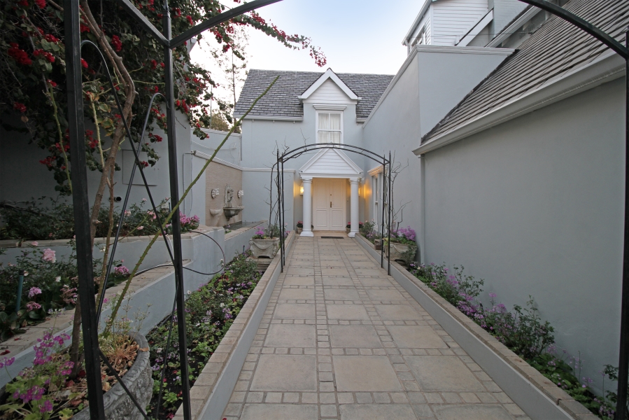 5 Bedroom Property for Sale in Atholl Gauteng