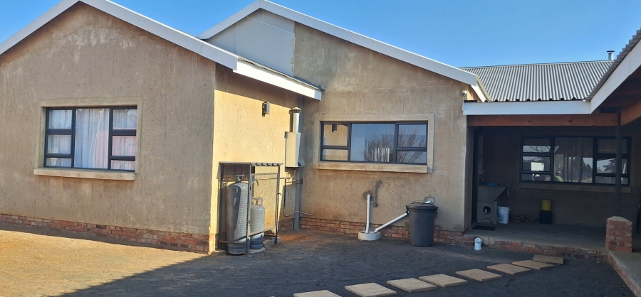 4 Bedroom Property for Sale in Vongeusopark Gauteng