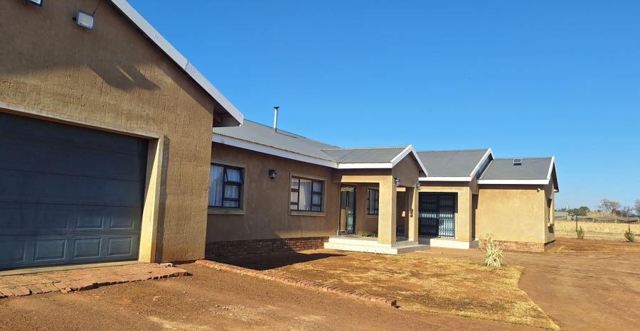 4 Bedroom Property for Sale in Vongeusopark Gauteng