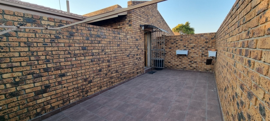 2 Bedroom Property for Sale in Sunward Park Gauteng