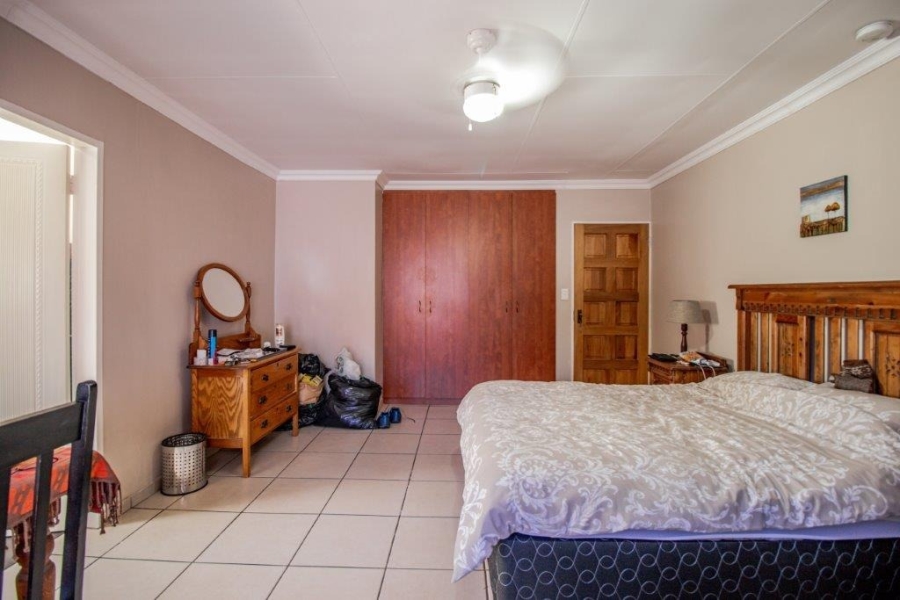 9 Bedroom Property for Sale in Impala Park Gauteng