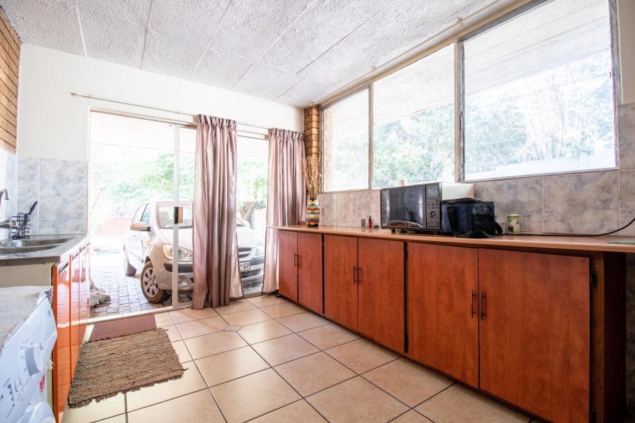 8 Bedroom Property for Sale in Eldoraigne Gauteng