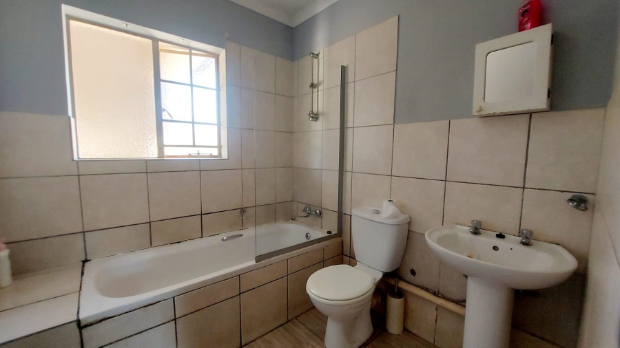 1 Bedroom Property for Sale in Newmark Estate Gauteng