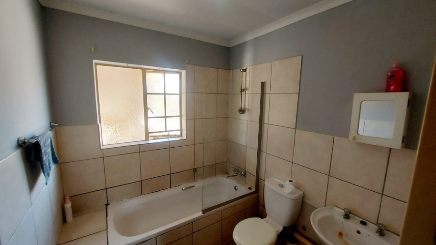 1 Bedroom Property for Sale in Newmark Estate Gauteng