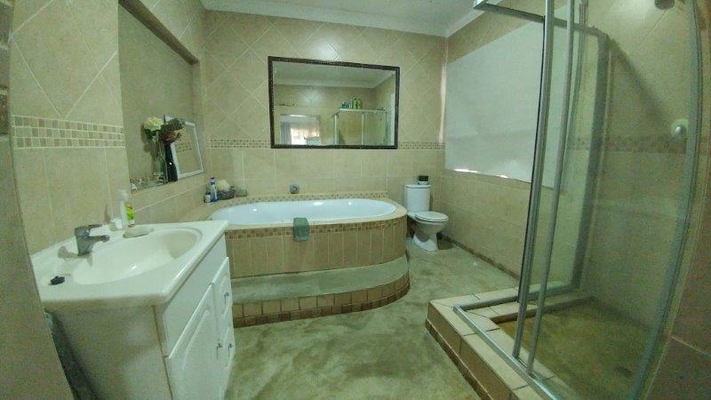 4 Bedroom Property for Sale in Petersfield Gauteng