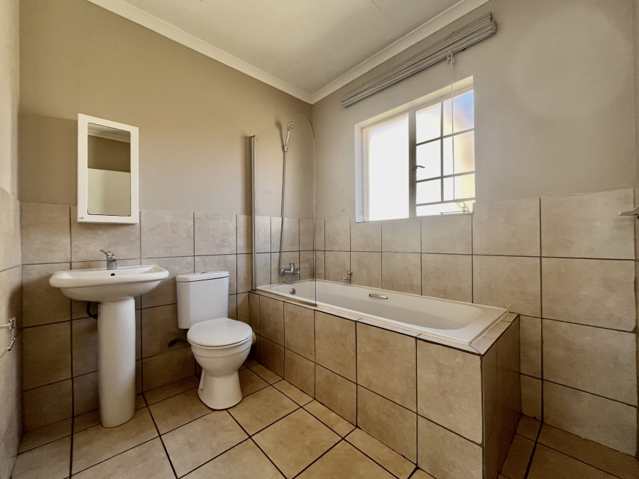 3 Bedroom Property for Sale in Oukraal Estate Gauteng