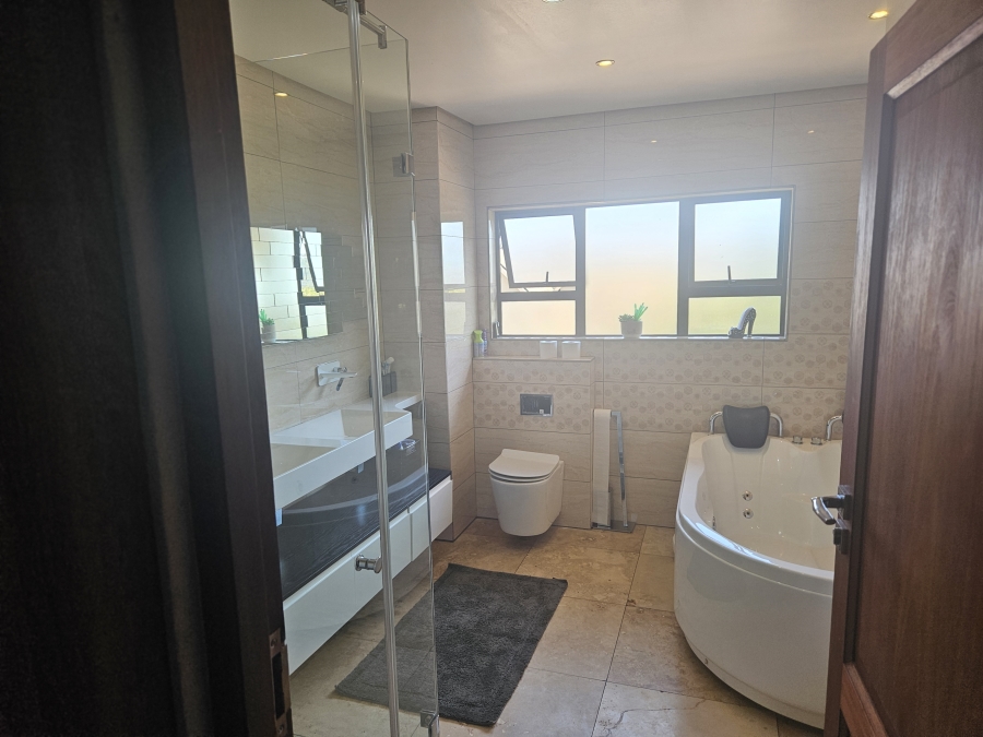 5 Bedroom Property for Sale in Sable Hills Gauteng