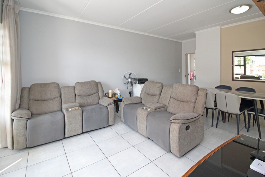 3 Bedroom Property for Sale in Crowthorne AH Gauteng