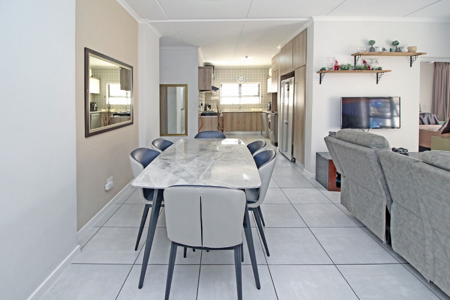 3 Bedroom Property for Sale in Crowthorne AH Gauteng