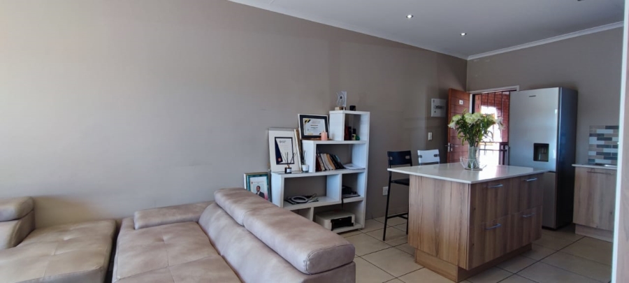 2 Bedroom Property for Sale in Die Hoewes Gauteng