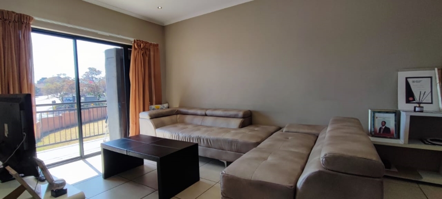 2 Bedroom Property for Sale in Die Hoewes Gauteng