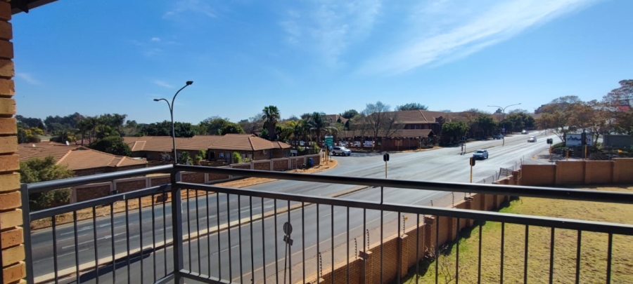 2 Bedroom Property for Sale in Die Hoewes Gauteng