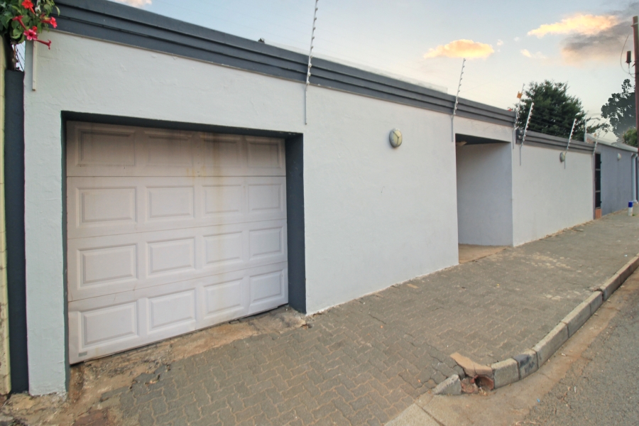 3 Bedroom Property for Sale in Orange Grove Gauteng