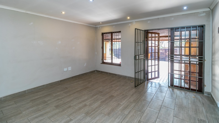 3 Bedroom Property for Sale in Glen Austin Gauteng