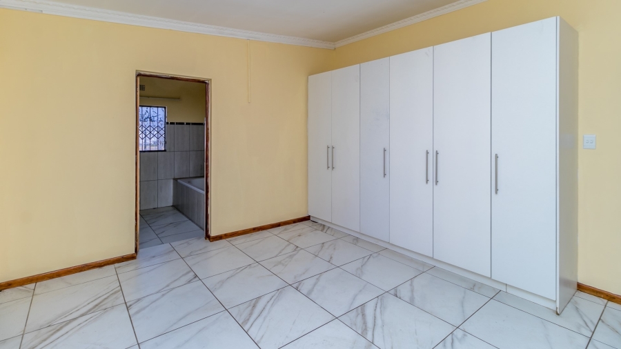 3 Bedroom Property for Sale in Glen Austin Gauteng