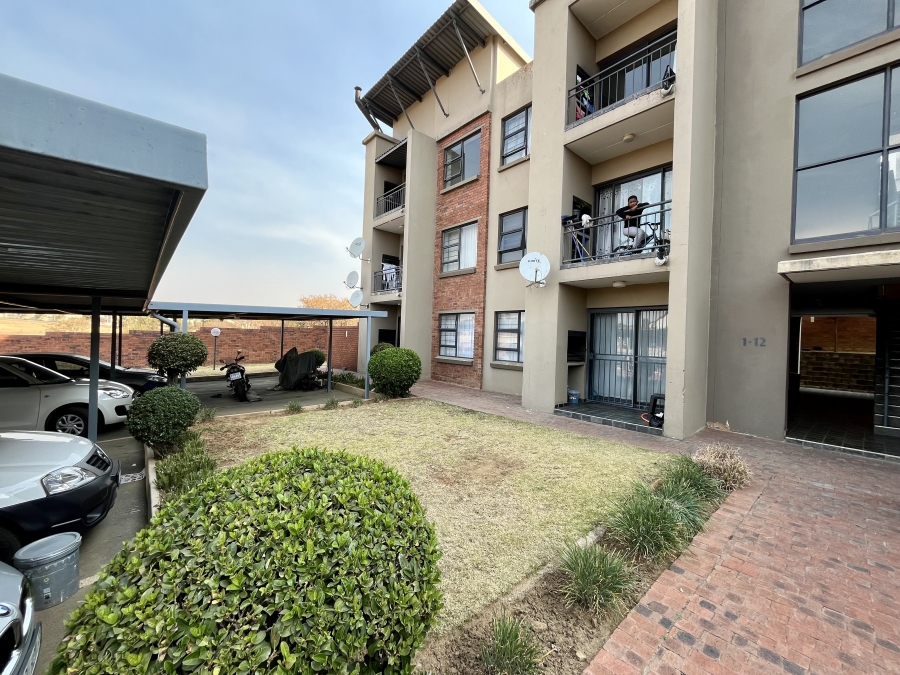 2 Bedroom Property for Sale in Hoogland Gauteng