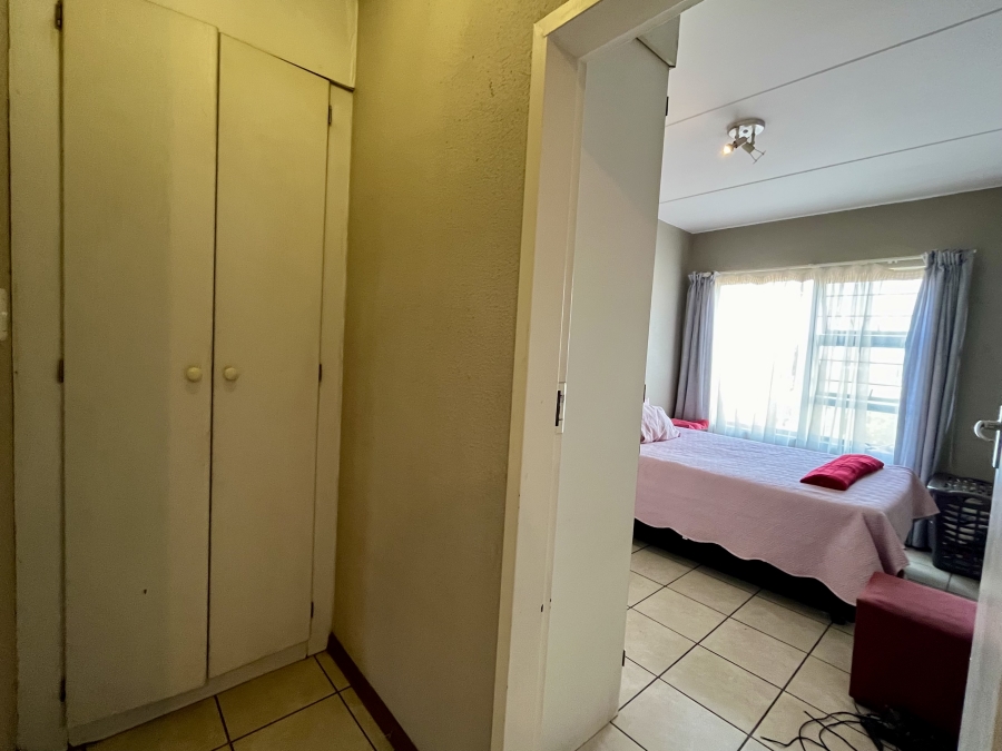 2 Bedroom Property for Sale in Hoogland Gauteng