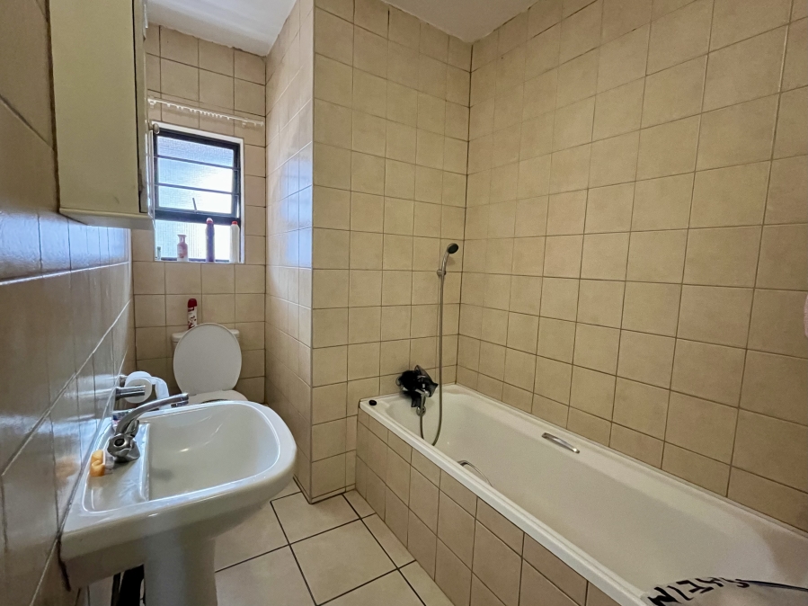 2 Bedroom Property for Sale in Hoogland Gauteng