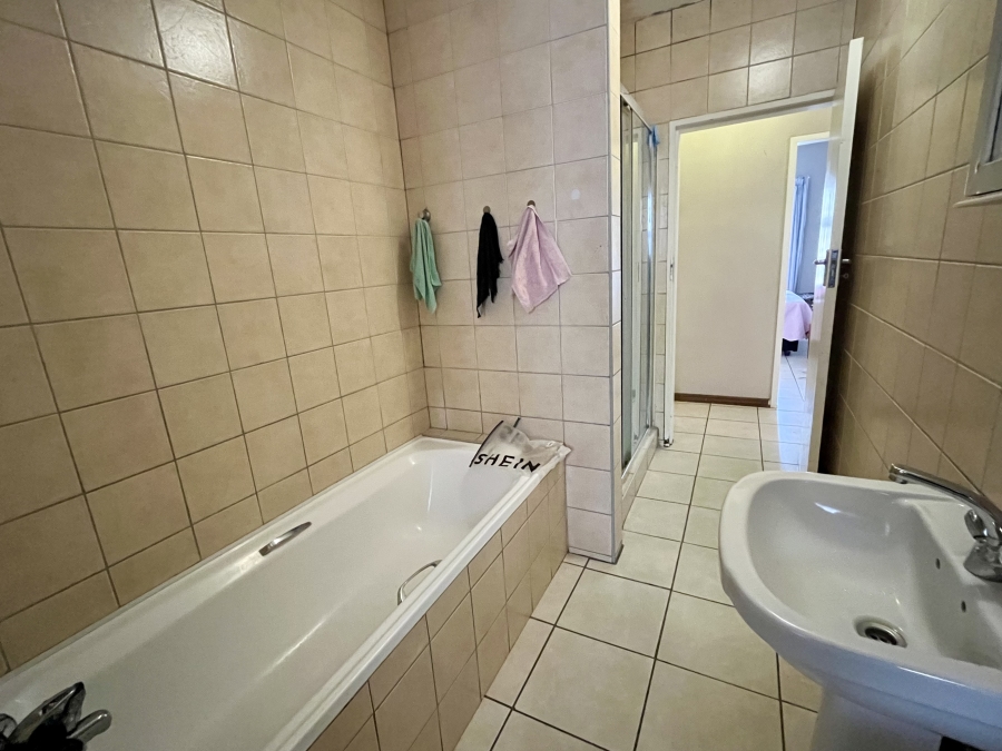 2 Bedroom Property for Sale in Hoogland Gauteng