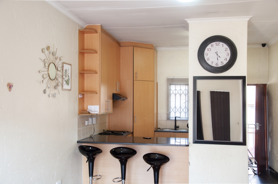 To Let 2 Bedroom Property for Rent in Buccleuch Gauteng