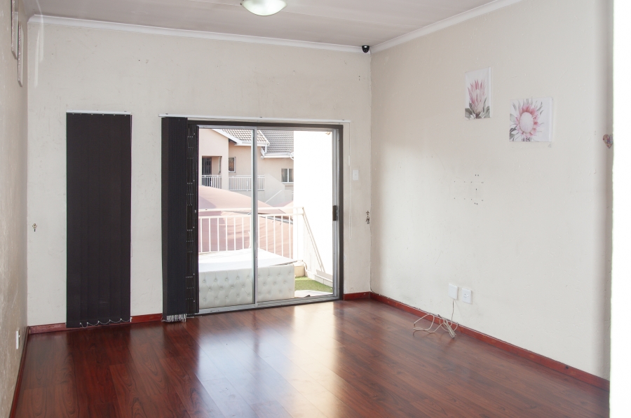 To Let 2 Bedroom Property for Rent in Buccleuch Gauteng