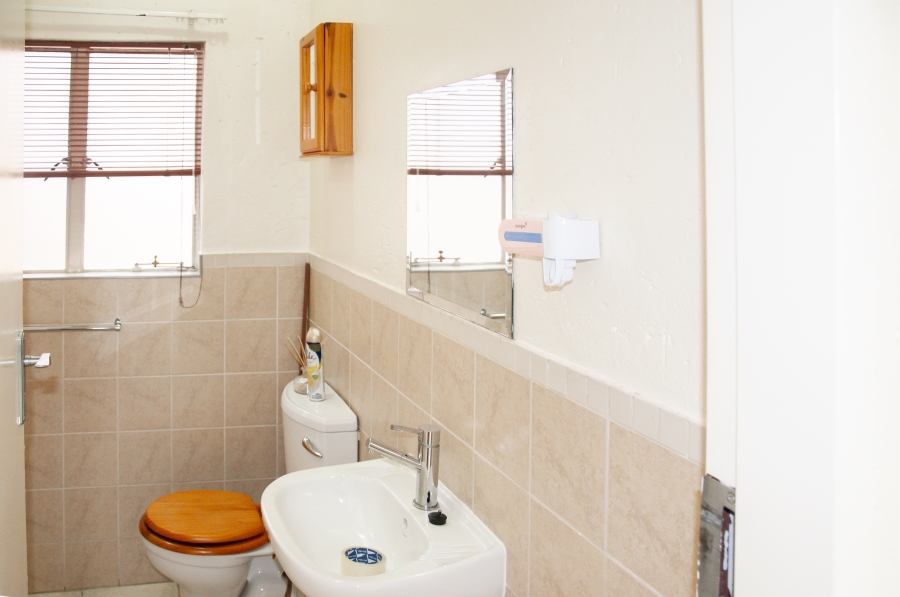 To Let 2 Bedroom Property for Rent in Buccleuch Gauteng