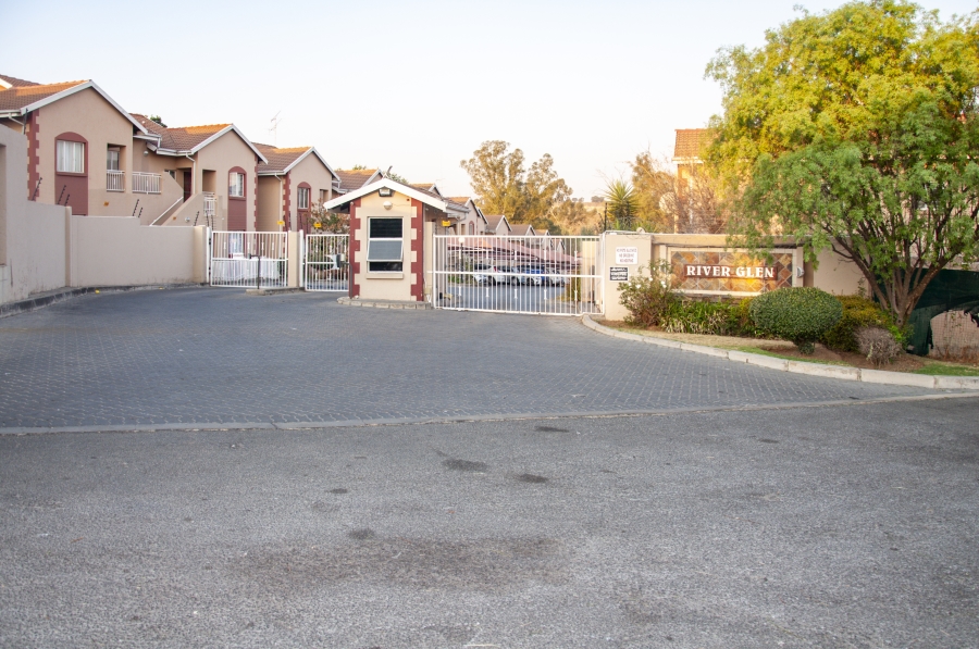 To Let 2 Bedroom Property for Rent in Buccleuch Gauteng