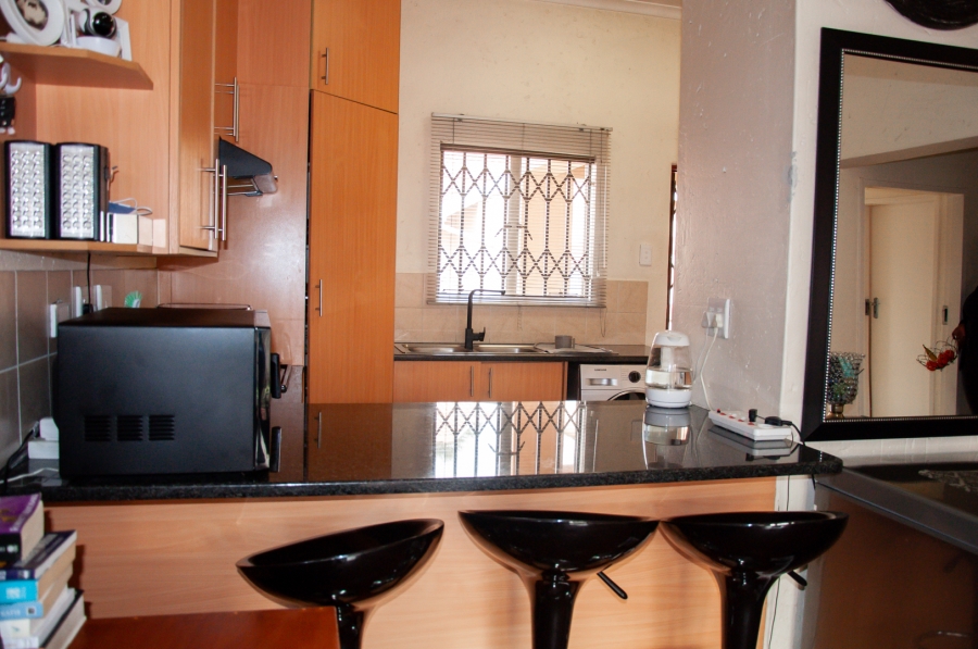 To Let 2 Bedroom Property for Rent in Buccleuch Gauteng