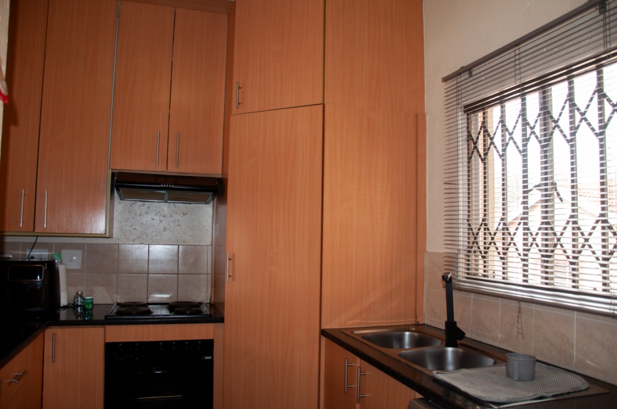 To Let 2 Bedroom Property for Rent in Buccleuch Gauteng