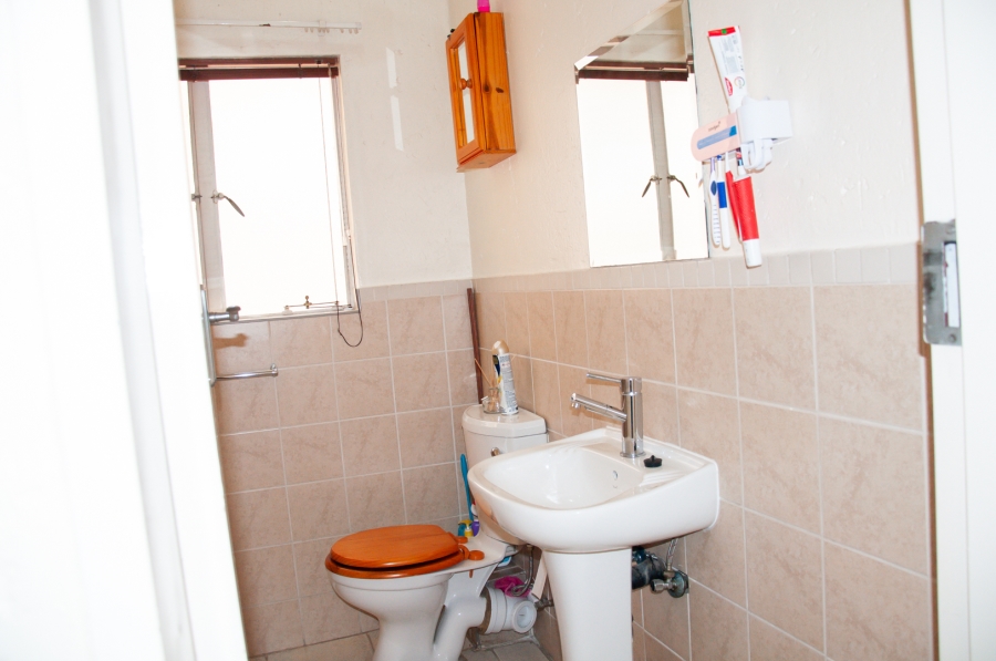 To Let 2 Bedroom Property for Rent in Buccleuch Gauteng