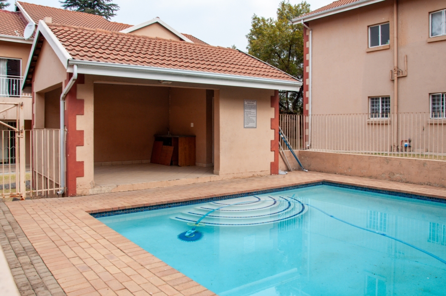 To Let 2 Bedroom Property for Rent in Buccleuch Gauteng