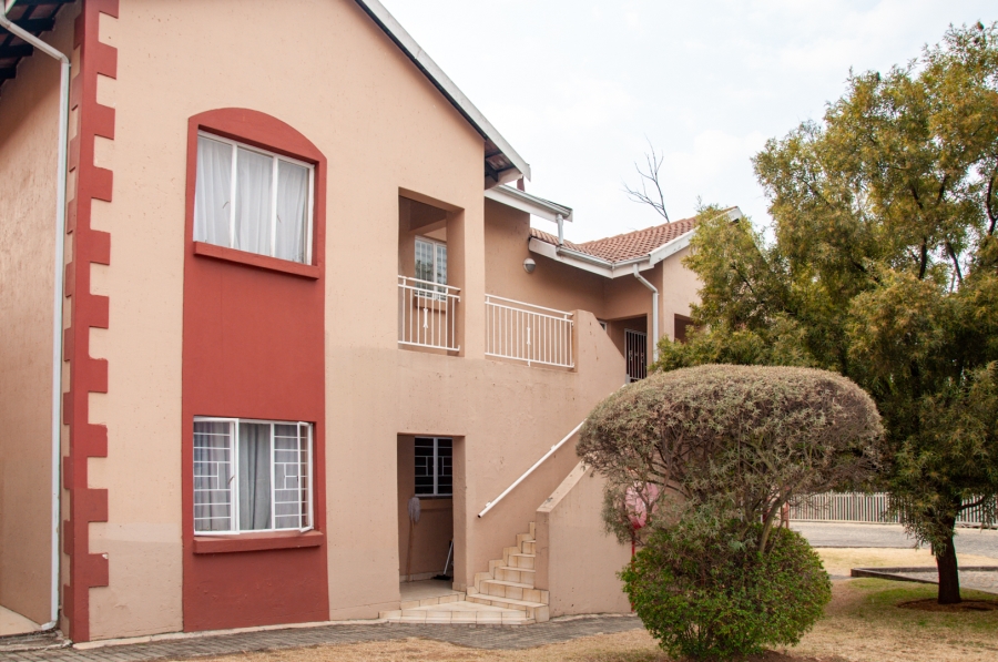 To Let 2 Bedroom Property for Rent in Buccleuch Gauteng