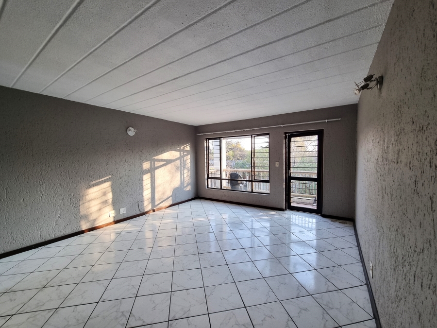 2 Bedroom Property for Sale in Hoogland Gauteng