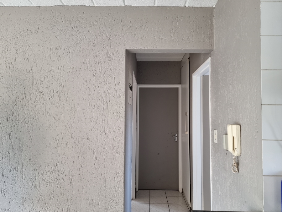 2 Bedroom Property for Sale in Hoogland Gauteng