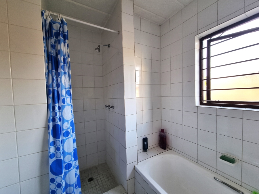 2 Bedroom Property for Sale in Hoogland Gauteng