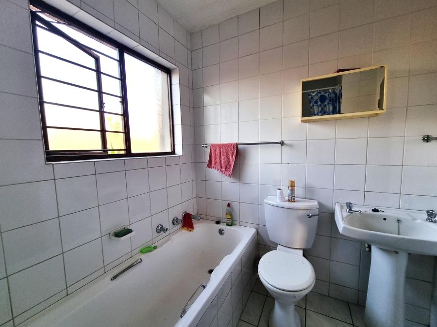 2 Bedroom Property for Sale in Hoogland Gauteng