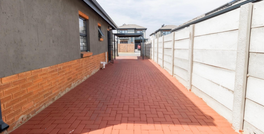 3 Bedroom Property for Sale in Albertsdal Gauteng