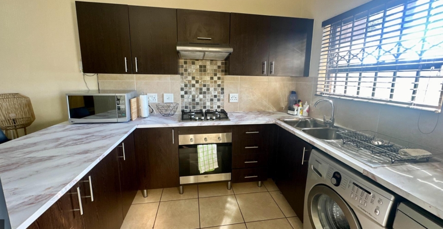 2 Bedroom Property for Sale in Mulbarton Gauteng